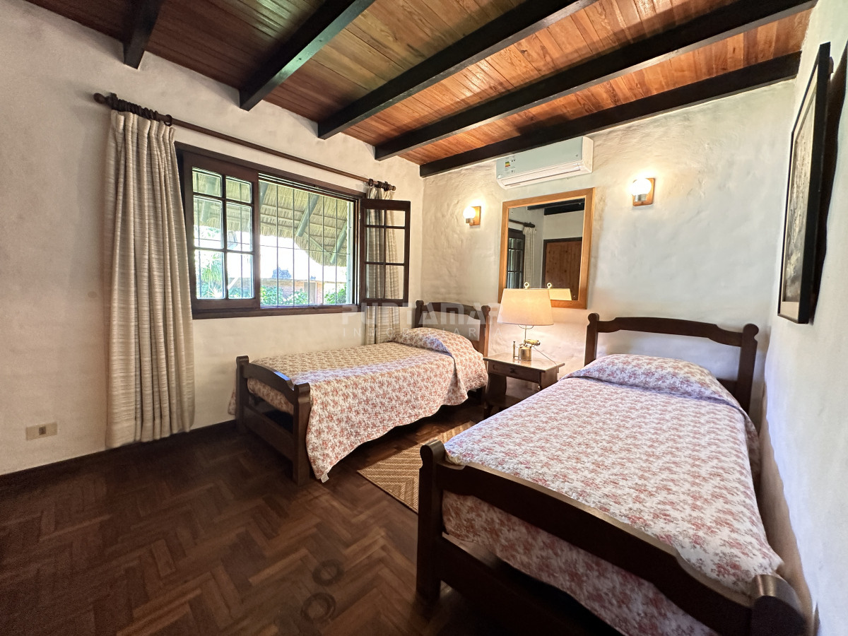 Casa ID.211979 - ALQUILER DE RESIDENCIA  6 DORMITORIOS PUNTA DEL ESTE 