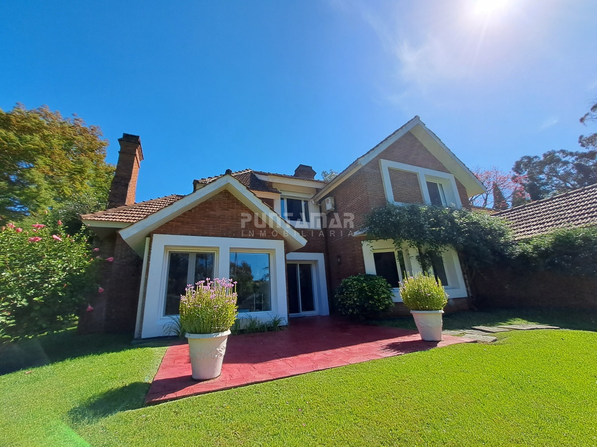 Casa ID.212912 - IMPORTANTE CASA DE 2 PLANTAS  