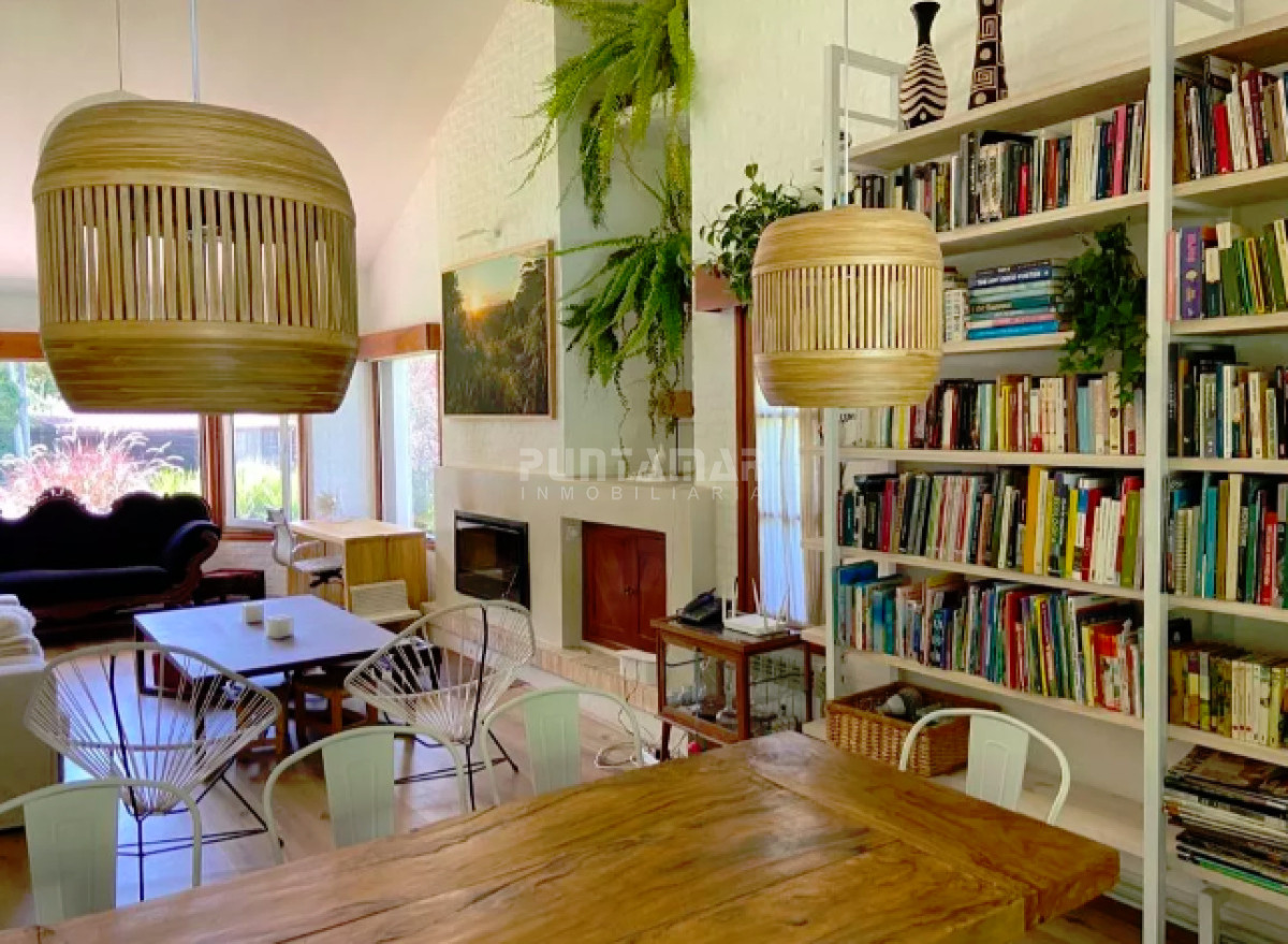 Casa ID.213446 - HERMOSA CASA DE 5 DORMS EN LA MANSA CON PISCINA Y CANCHA DE PADEL