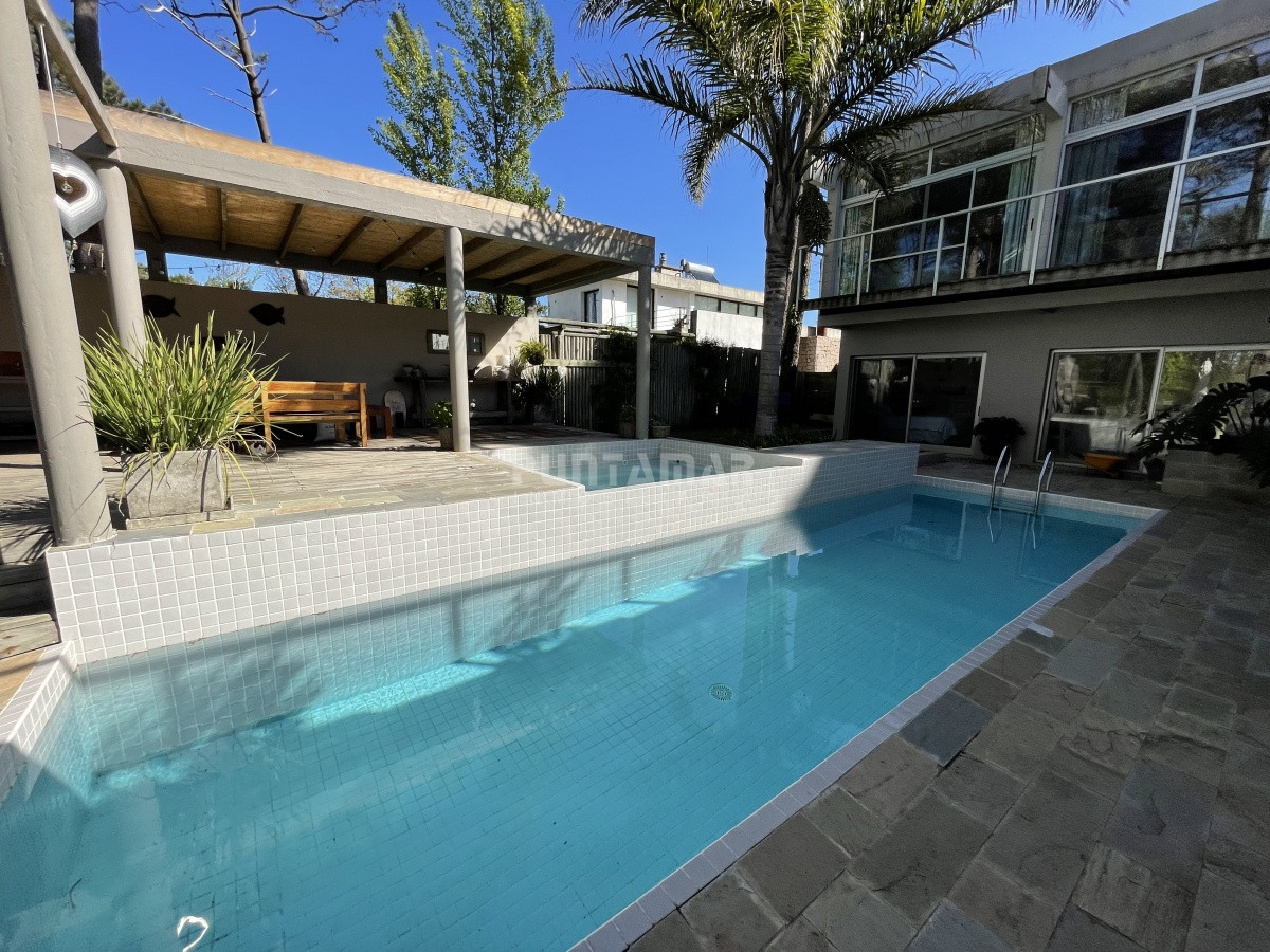 Casa ID.212480 - VENTA DE CASA 4 DORMITORIOS EN MONTOYA