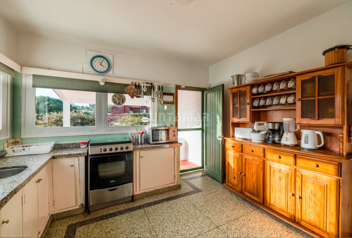Casa ID.210549 - CASA DE 6 DORMITORIOS FRENTE AL  MAR EN LA MANSA