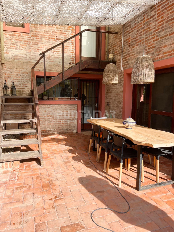 Casa ID.213421 - AMPLIA CASA DE 4 DORMITORIOS EN EL CORAZON DE LA BARRA 