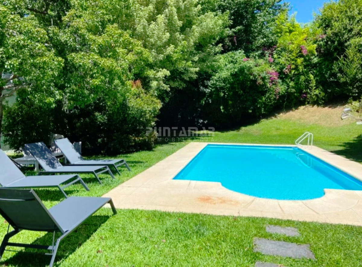 Casa ID.213446 - HERMOSA CASA DE 5 DORMS EN LA MANSA CON PISCINA Y CANCHA DE PADEL