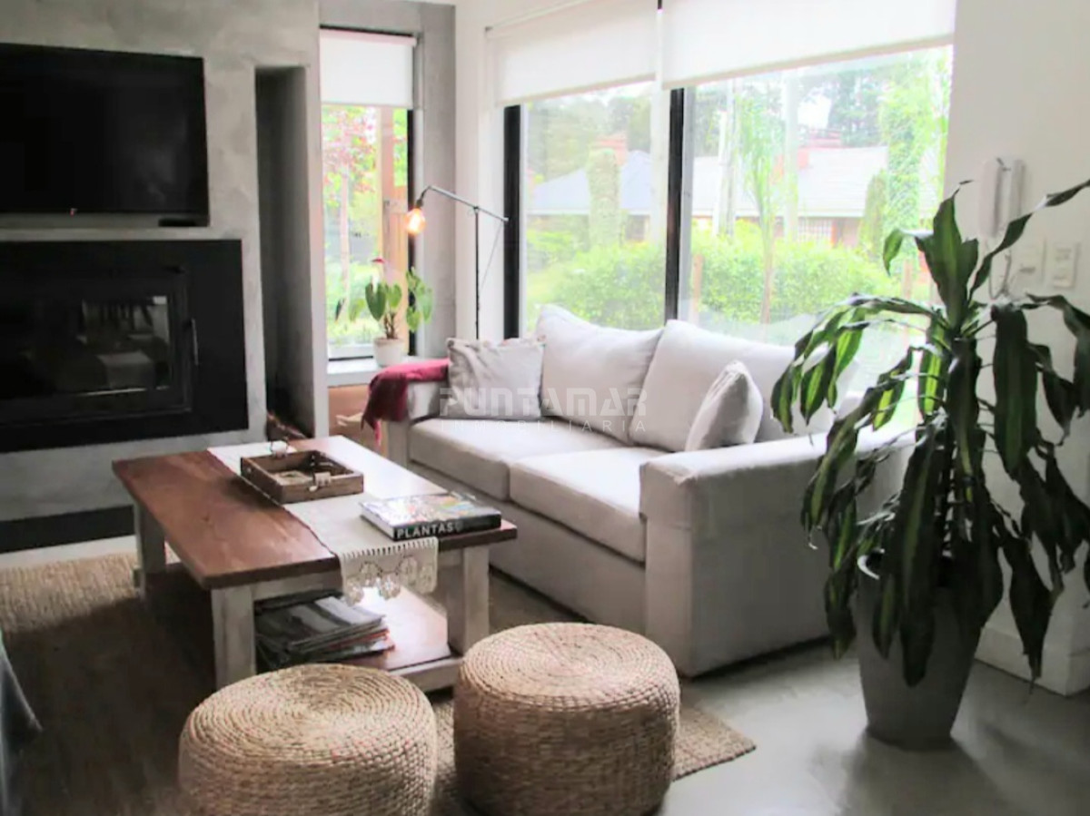 Casa ID.212479 - MUY LINDA CASA DE 2 PLANTAS EN SAN RAFAEL DE 4 DORMITORIOS CON PISCINA