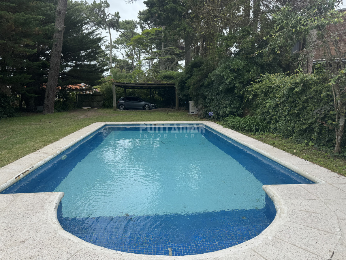 Casa ID.213532 - ALQUILER CASA DE DISEÑO DE 3 DORMITORIOS CON PISCINA EN SAN RAFAEL 