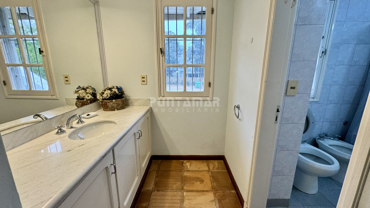 Casa ID.213702 - ALQUILER  CASA 4 DORMITORIOS  EN EL CORAZON DE LA BARRA