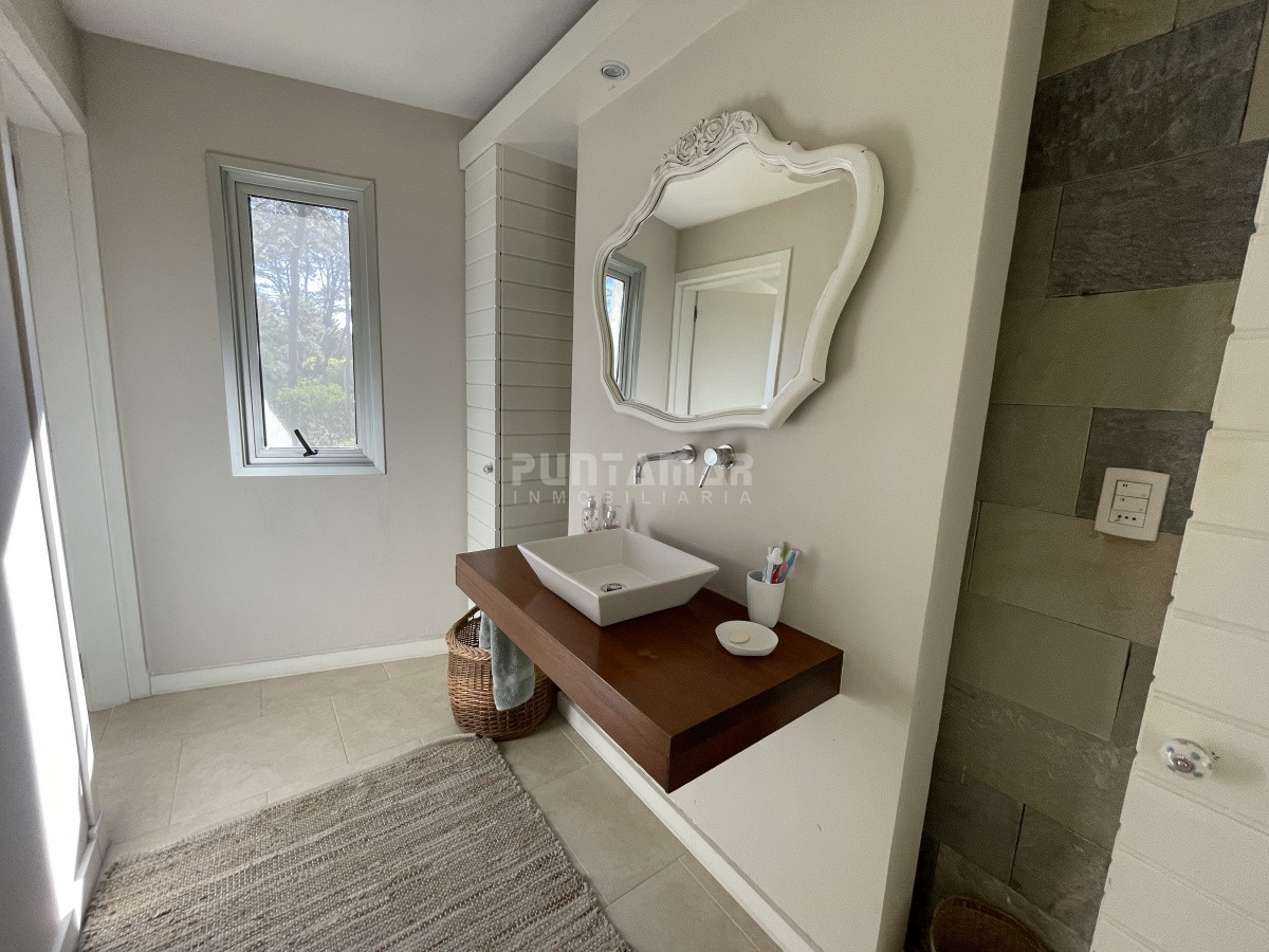 Casa ID.212480 - VENTA DE CASA 4 DORMITORIOS EN MONTOYA