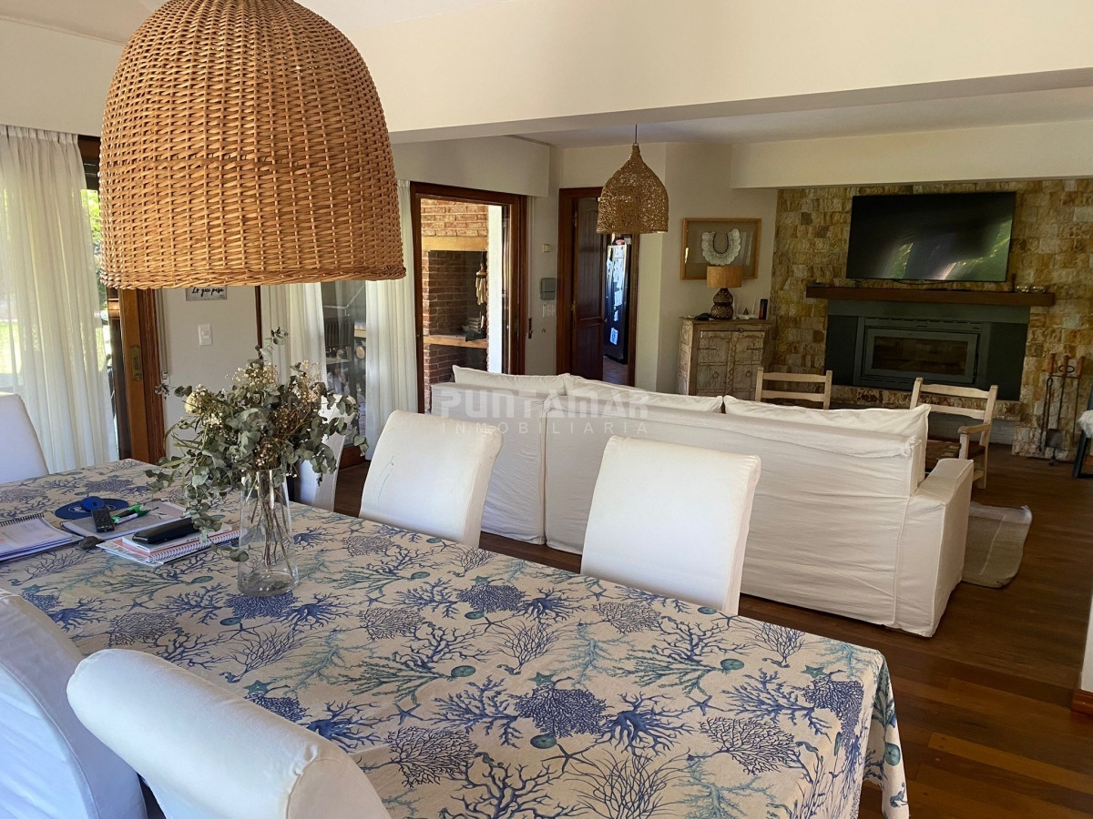 Casa ID.212158 - CASA DE 5 DORMITORIOS CON PISCINA EN PUNTA DEL ESTE!