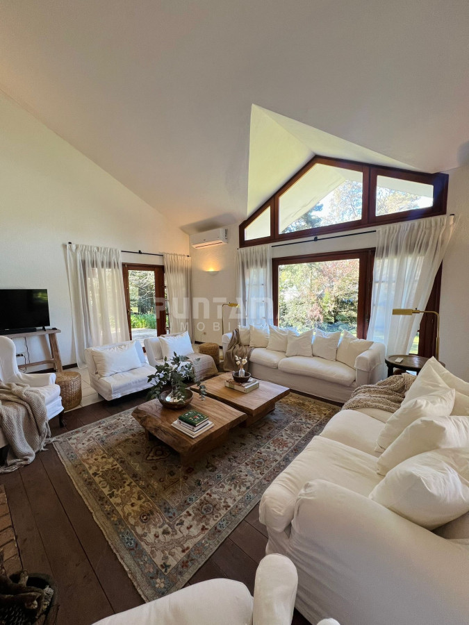 Casa ID.212432 - ALQUILER  CASA DE 3 DORMITORIOS EN SUITE EN SAN RAFAEL CON PISCINA