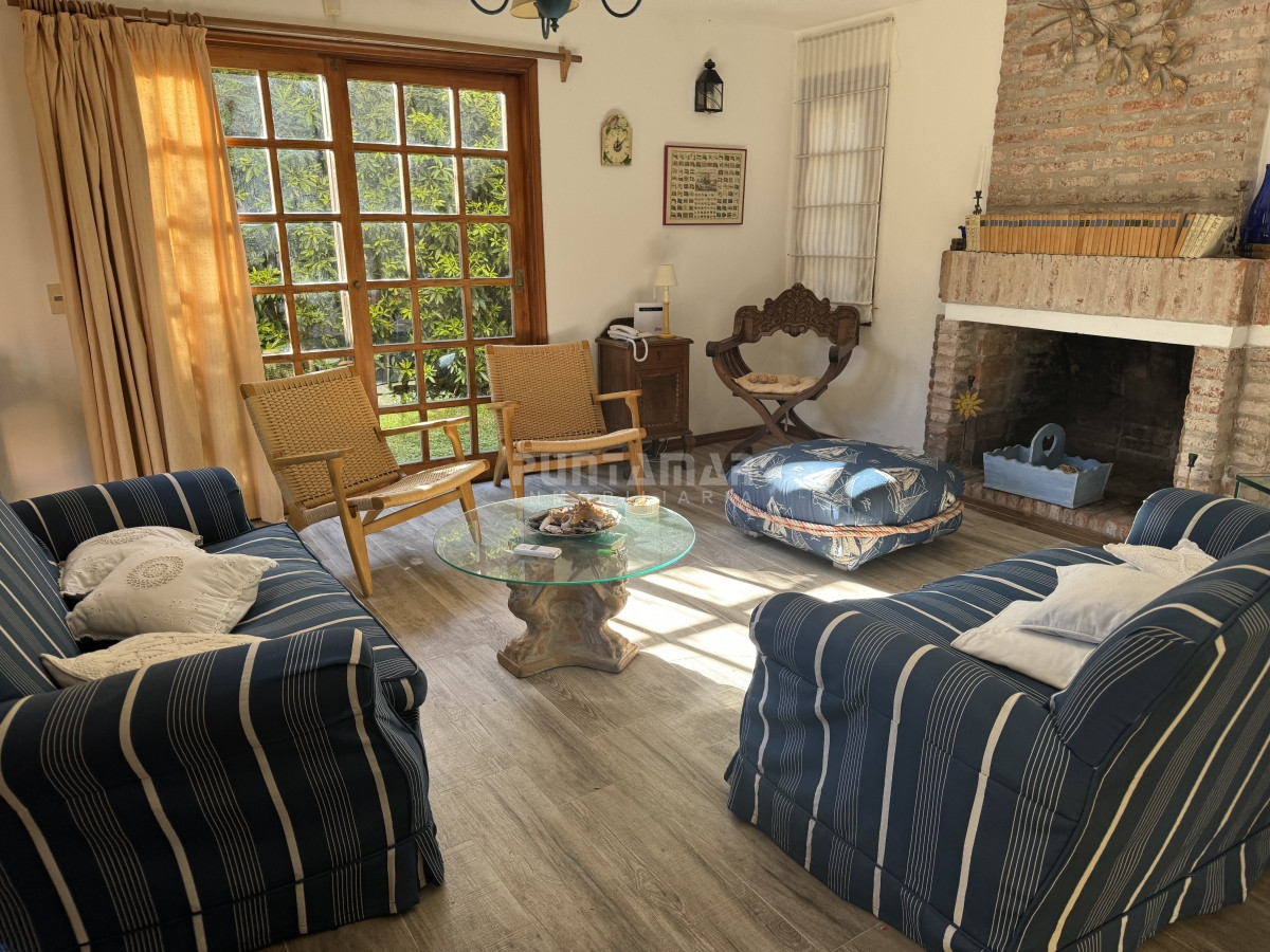 Casa ID.210689 - ALQUILER DE CASA  RINCÓN DEL INDIO 4 DORMITORIOS MAS DEPENDENCIA CON PISCINA