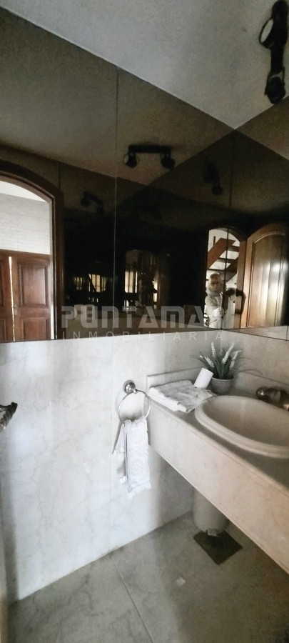 Casa ID.212456 - IMPORTANTE CASA DE 2 PLANTAS EN BARRIO SAN RAFAEL