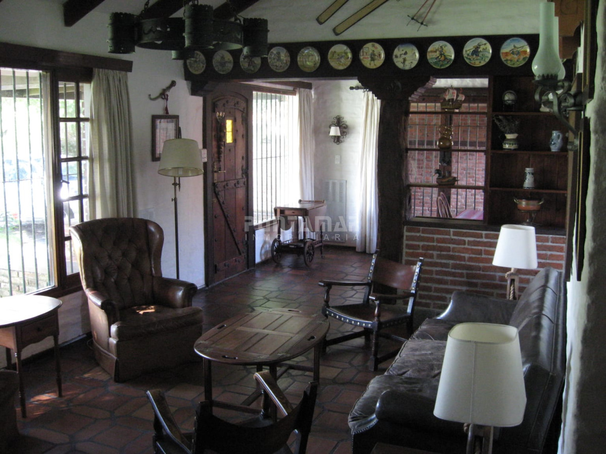 Casa ID.212426 - CHALET DE 4 DORMITORIOS EN PARADA 8 DE LA MANSA 