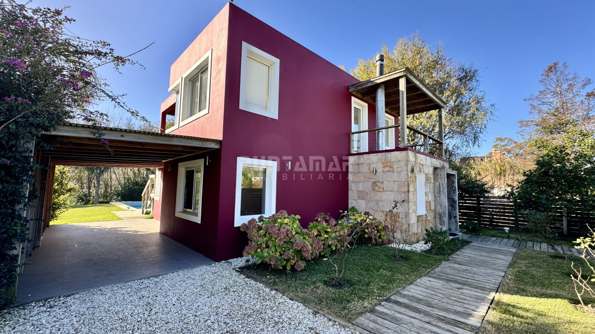 Casa ID.213690 - MODERNA CASA DE 3 DORMITORIOS CON PISCINA EN EL TESORO 