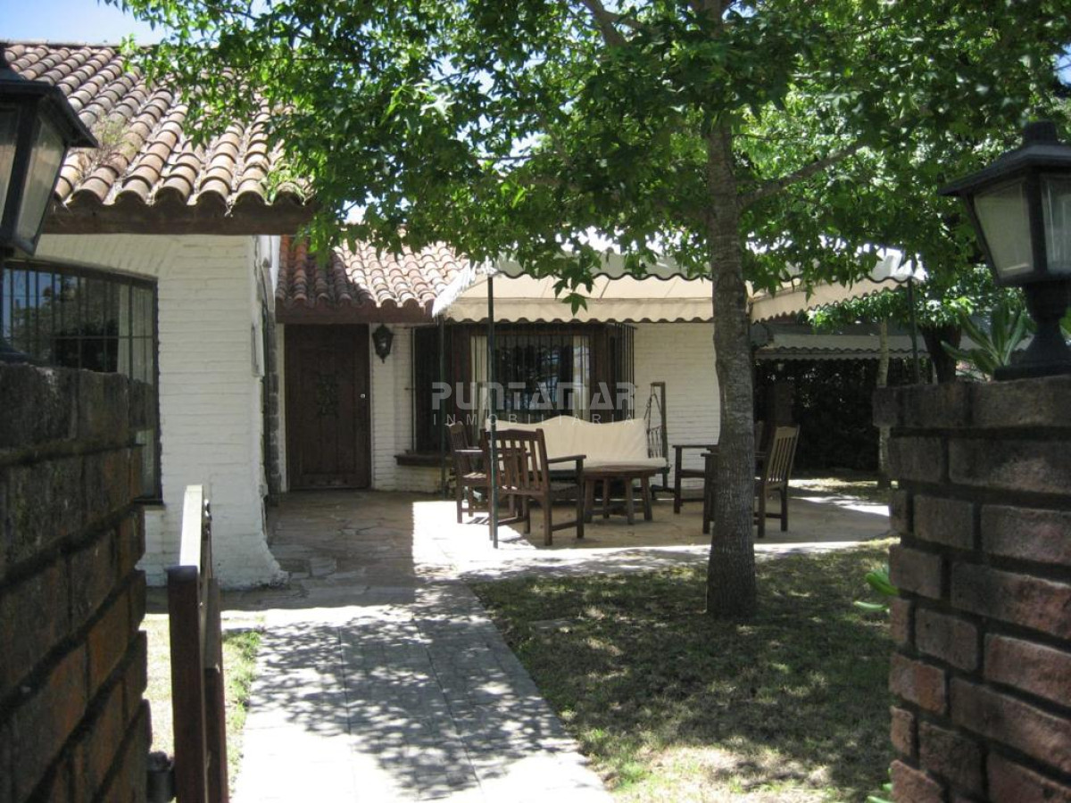 Casa ID.212424 - CHALET DE 5 DORMITORIOS EN PARADA 6 DE LA MANSA