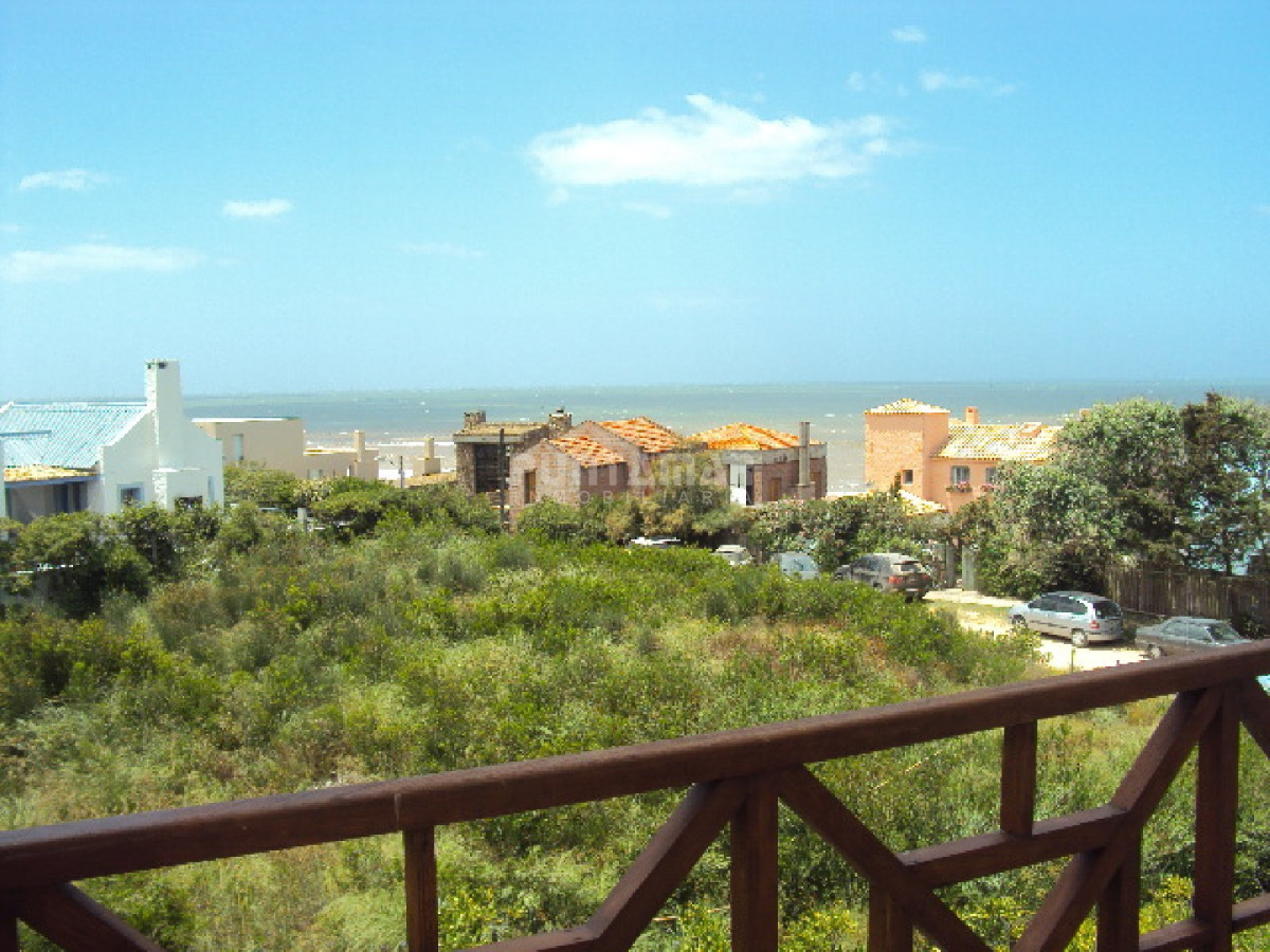 Casa ID.211703 - Casa en Punta Piedras, Manantiales, 4 dormitorios y piscina