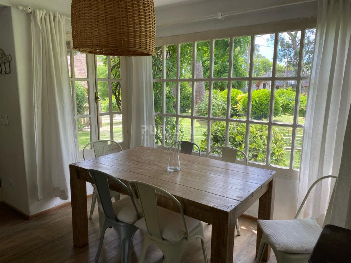 Casa ID.213540 - HERMOSA CASA DE 4 DORMITORIOS Y PISCINA A 300 METROS DEL MAR