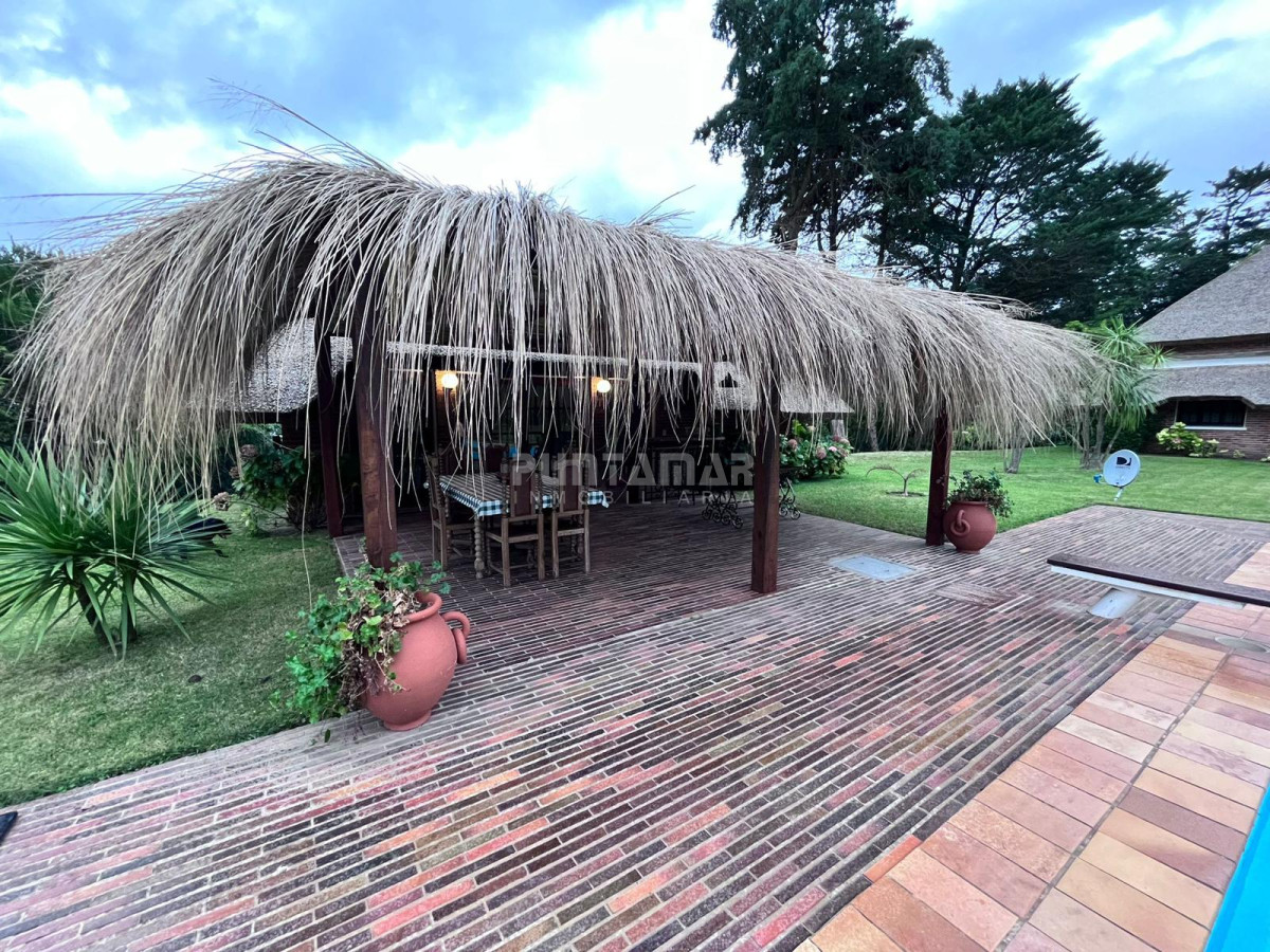 Casa ID.211979 - ALQUILER DE RESIDENCIA  6 DORMITORIOS PUNTA DEL ESTE 