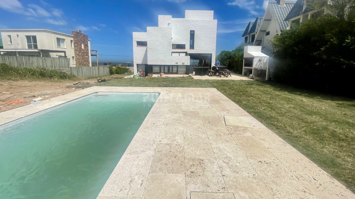 Casa ID.213196 - CASA 4 DORMITORIOS Y MEDIO CON PISCINA FRENTE AL PARADOR DE MONTOYA