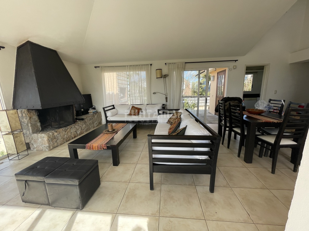 Casa ID.211088 - VENTA Y ALQUILER CASA 4 DORMITORIOS CON VISTA AL MAR EN ALTOS DE PUNTA PIEDRA 