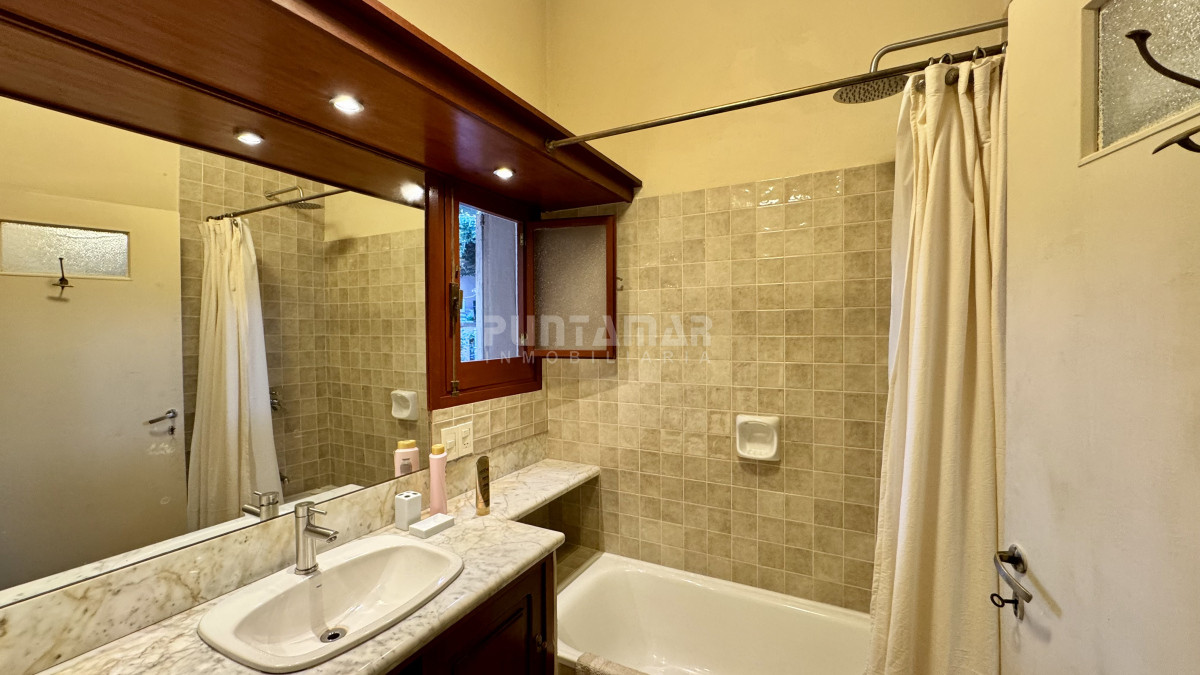 Casa ID.213532 - ALQUILER CASA DE DISEÑO DE 3 DORMITORIOS CON PISCINA EN SAN RAFAEL 