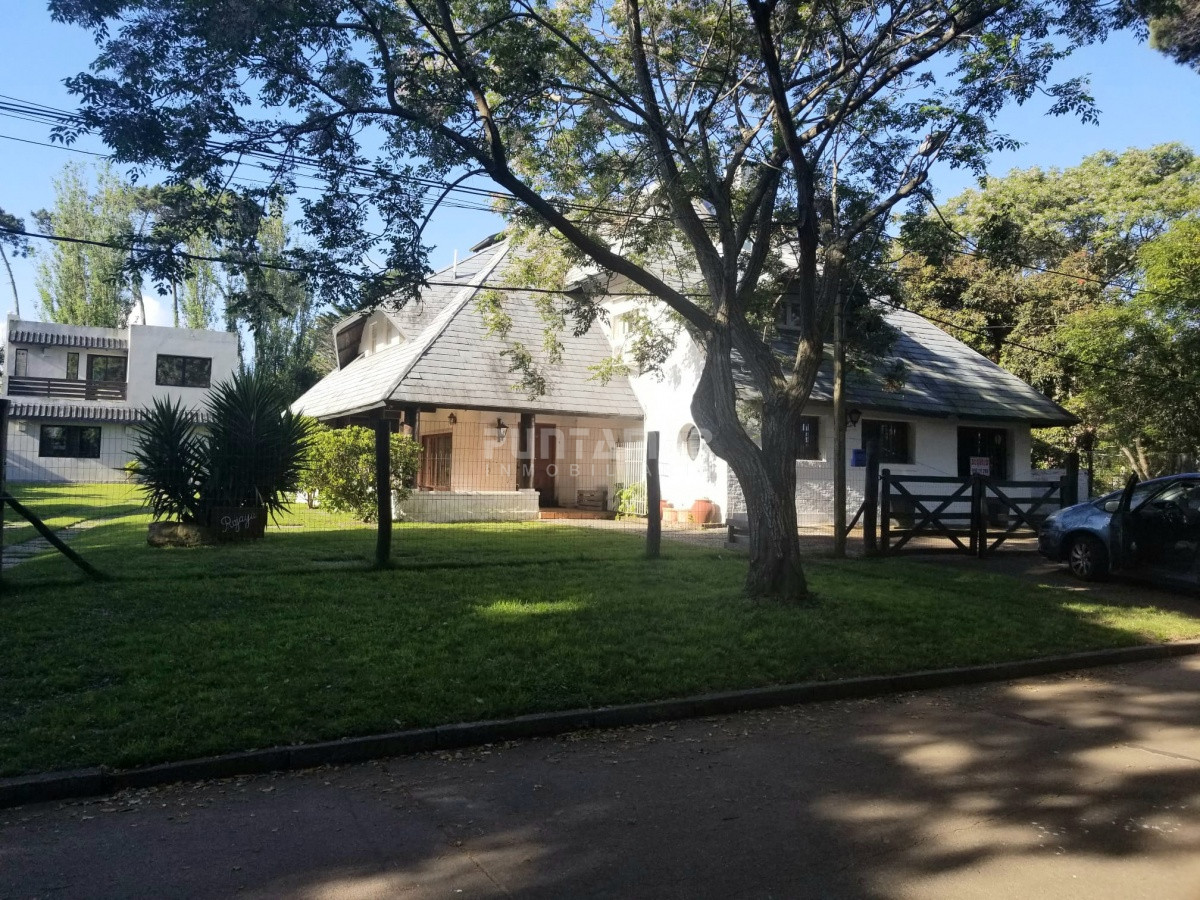 Casa ID.212770 - CASA DE 3 PLANTAS EN PARADA 7 DE LA MANSA, CON 4 DORMITORIOS Y DEPENDENCIA DE SERVICIO