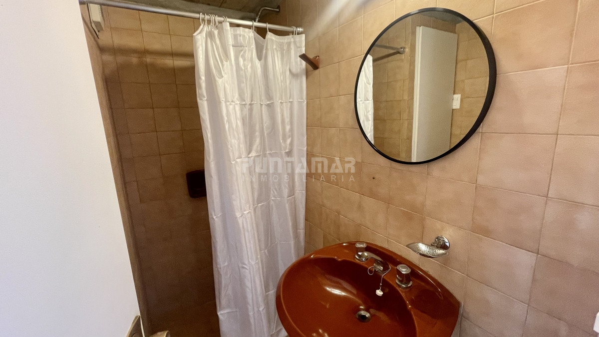 Casa ID.213196 - CASA 4 DORMITORIOS Y MEDIO CON PISCINA FRENTE AL PARADOR DE MONTOYA