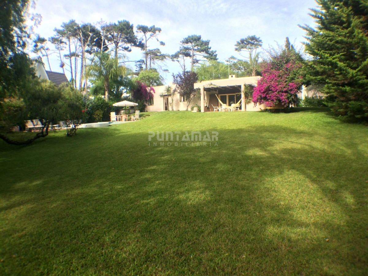 Casa ID.210662 - CASA DE 4 DORMITORIOS CON PISCINA