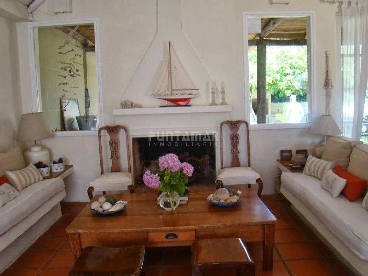 Casa ID.213065 - CASA DE 4 DORMITORIOS EN LA MEJOR ZONA DE LA BARRA