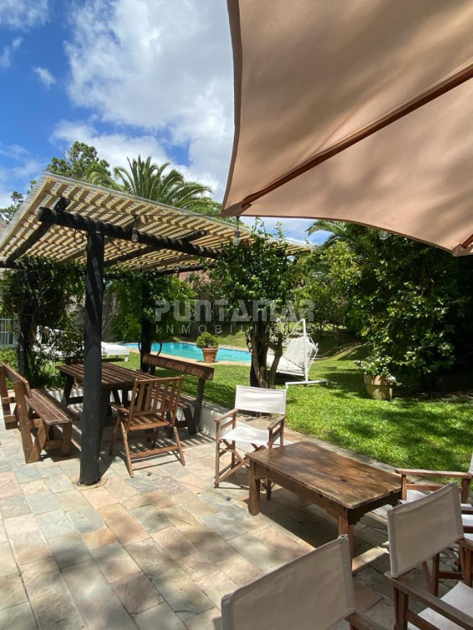 Casa ID.213540 - HERMOSA CASA DE 4 DORMITORIOS Y PISCINA A 300 METROS DEL MAR