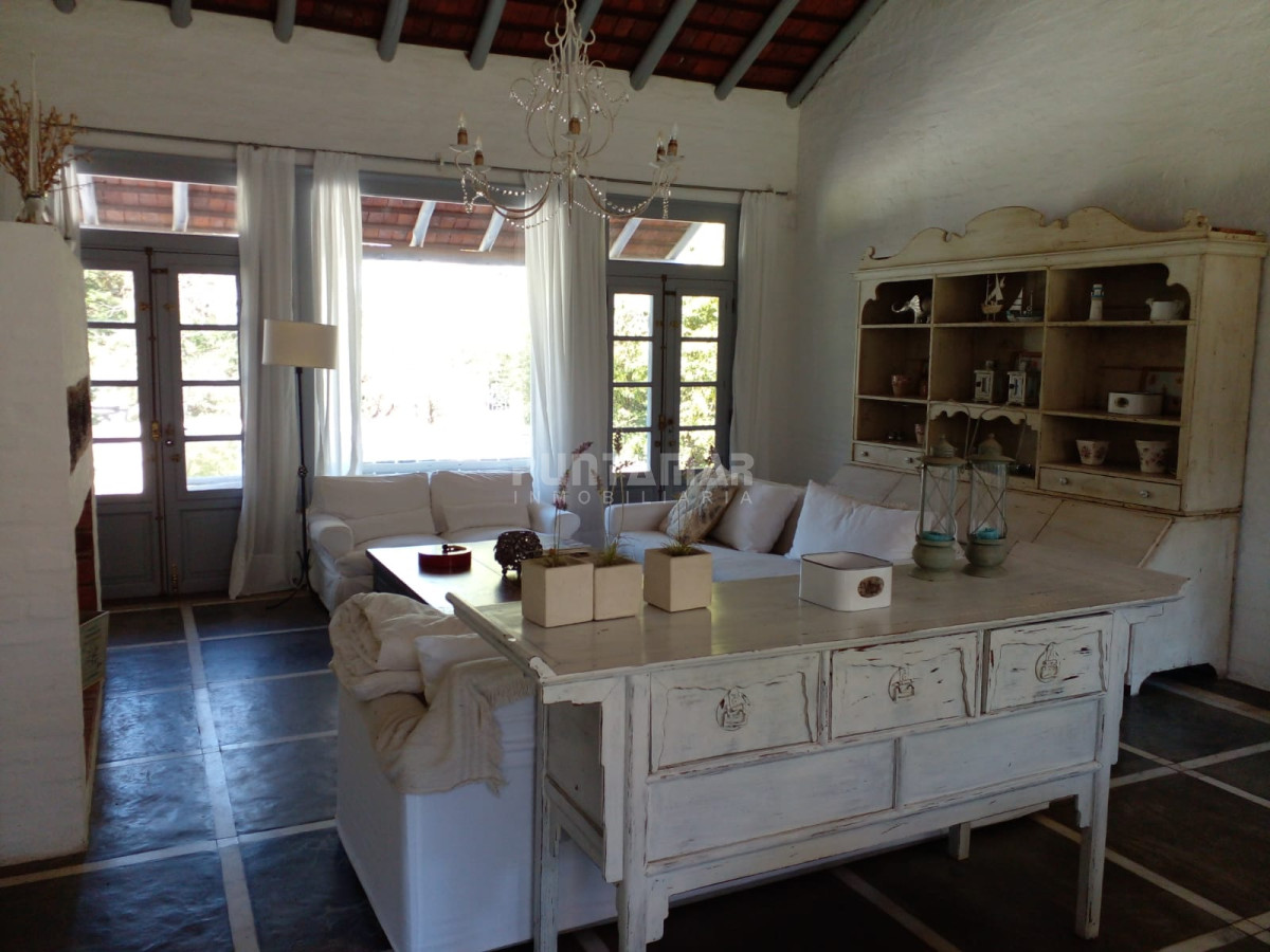 Casa ID.212386 - CHALET EN ALQUILER TEMPORADA EN ZONA DE LA BARRA A 3 CUADRAS DE LA AVENIDA PRINCIPAL Y 5 CUADRAS DE LA PLAYA 