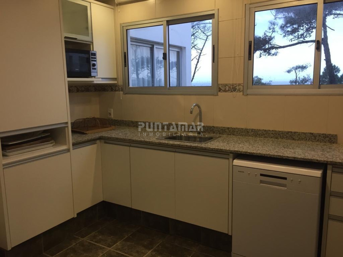 Casa ID.210912 - CASA EN ALQUILER EN MONTOYA DE 5 DORMITORIOS Y PISCINA 