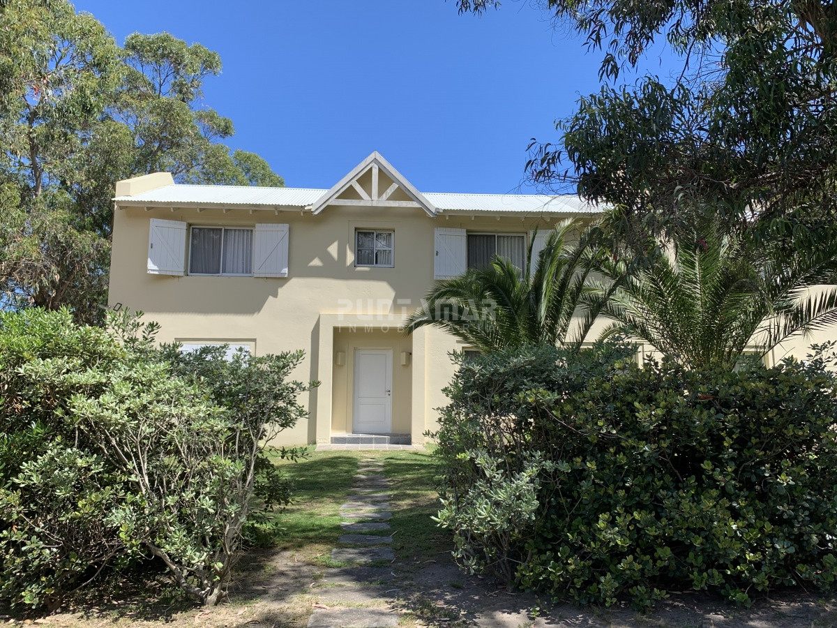 Casa ID.210729 - ALQUILER DE CASA EN LA BARRA 4 DORMITORIOS EN SUITE CON PISCINA