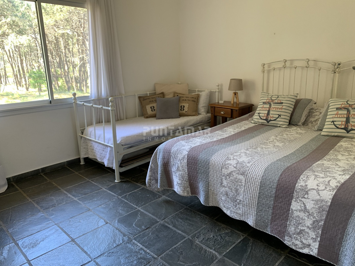 Casa ID.210729 - ALQUILER DE CASA EN LA BARRA 4 DORMITORIOS EN SUITE CON PISCINA