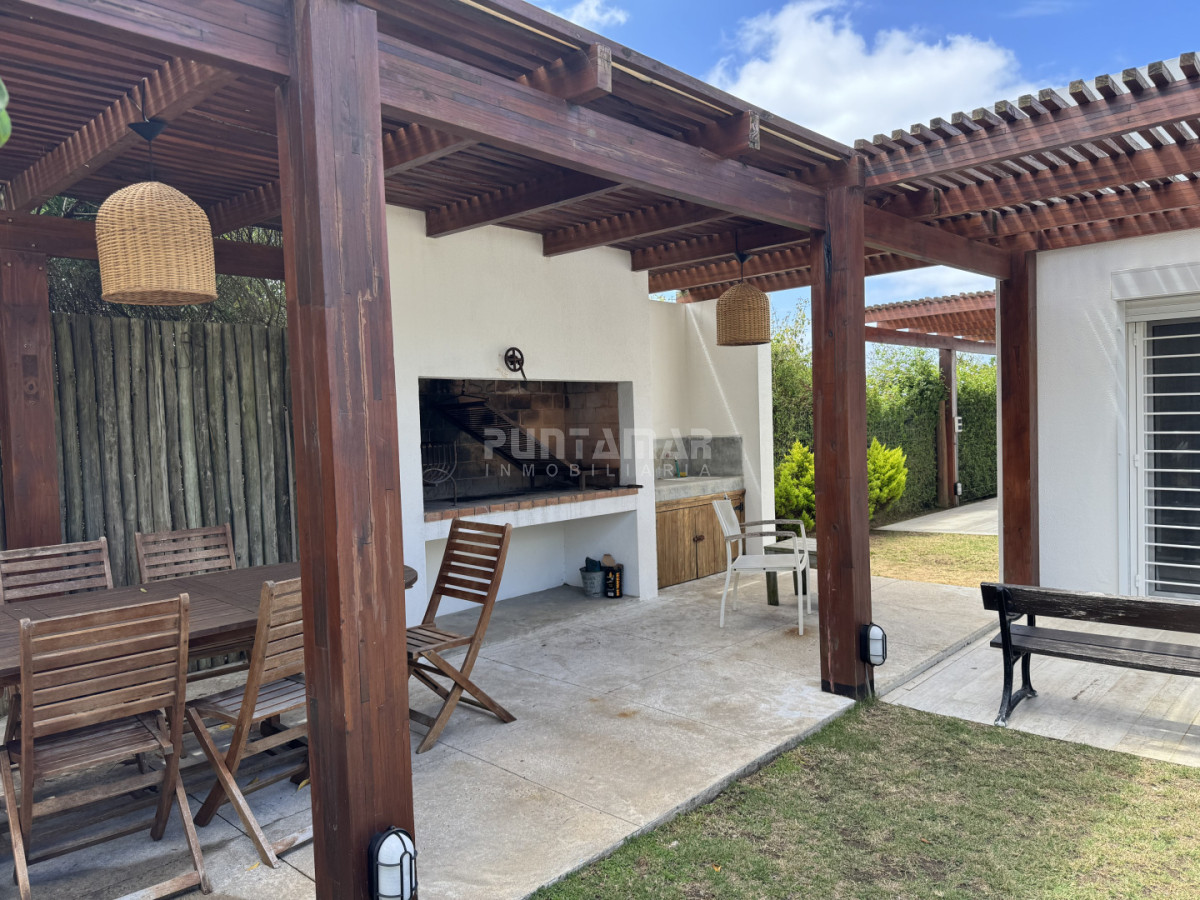 Casa ID.210767 - Casa en alquiler en Montoya, La Barra, 4 dormitorios 
