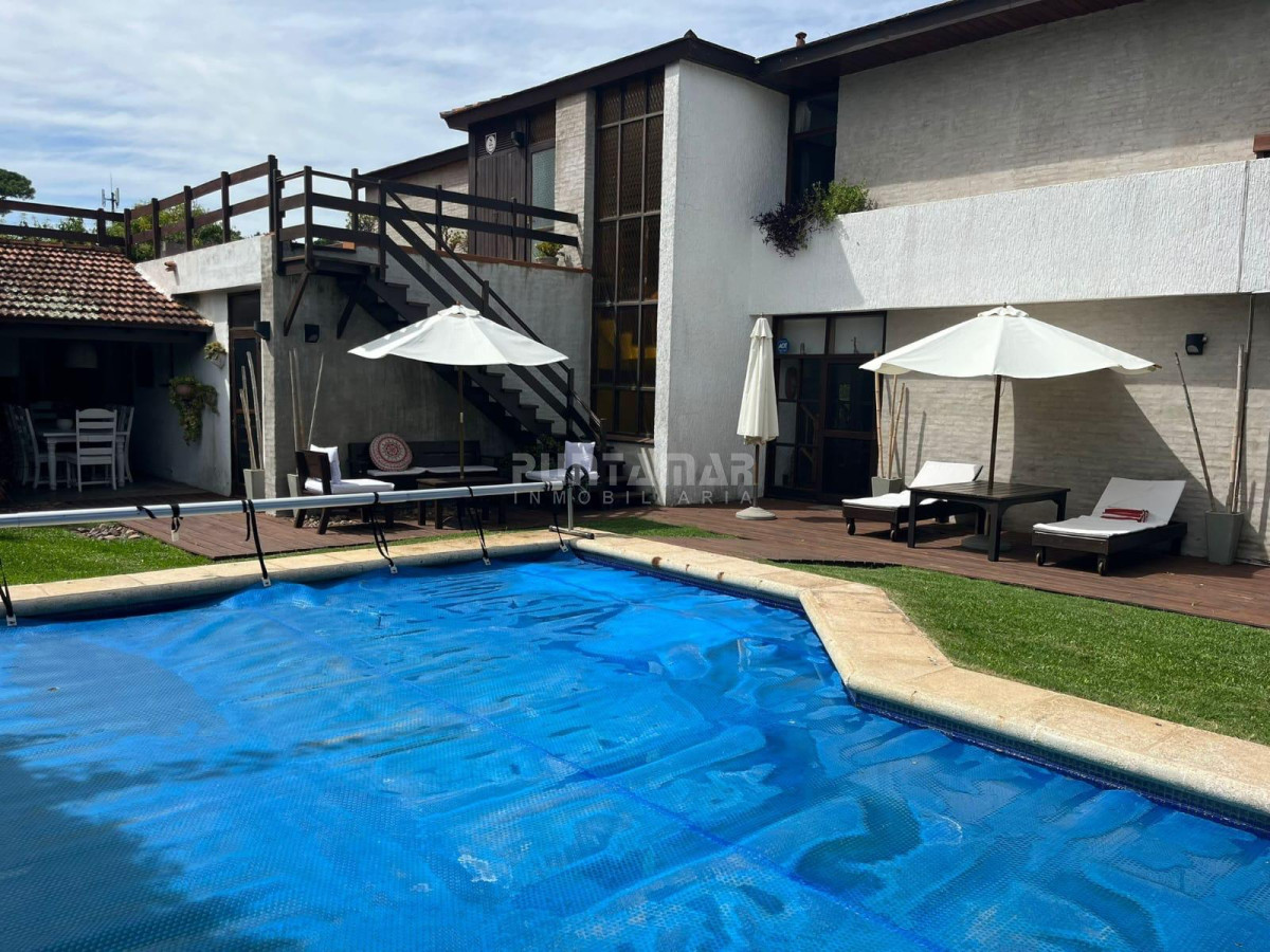 Casa ID.213444 - HERMOSA CASA DE 5 DORMS EN PARADA 10 PLAYA MANSA