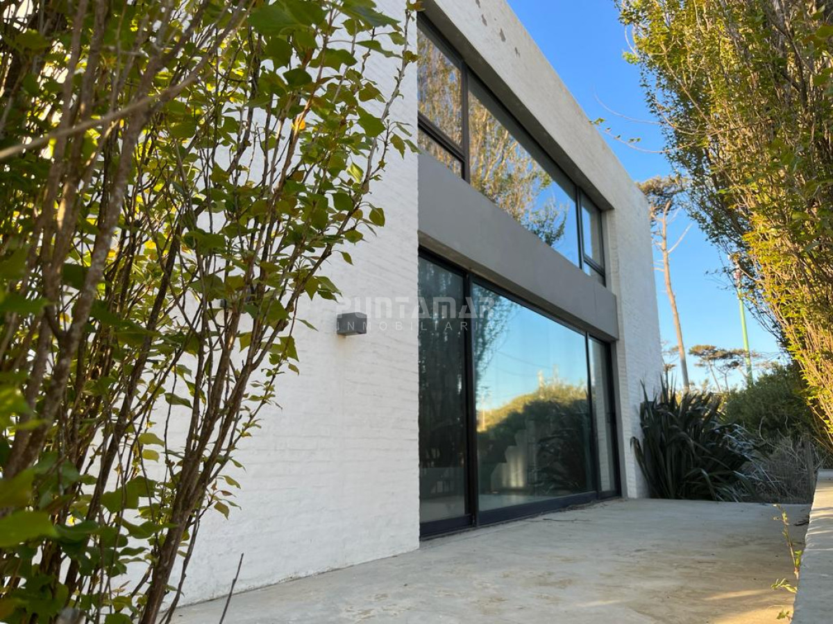 Casa ID.211059 - ALQUILER DE CASA EN MANANTIALES 4 DORMITORIOS