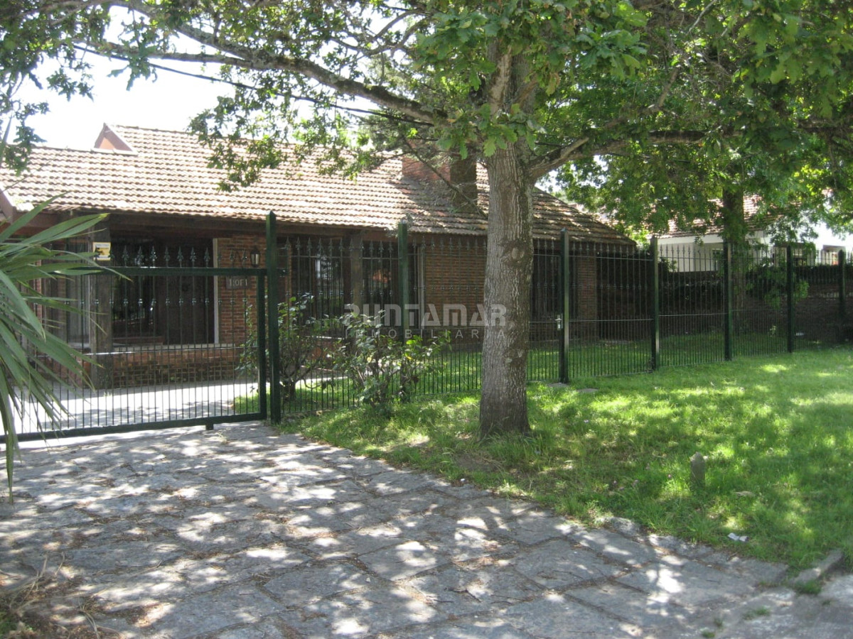 Casa ID.212426 - CHALET DE 4 DORMITORIOS EN PARADA 8 DE LA MANSA 