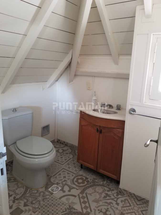 Casa ID.212770 - CASA DE 3 PLANTAS EN PARADA 7 DE LA MANSA, CON 4 DORMITORIOS Y DEPENDENCIA DE SERVICIO