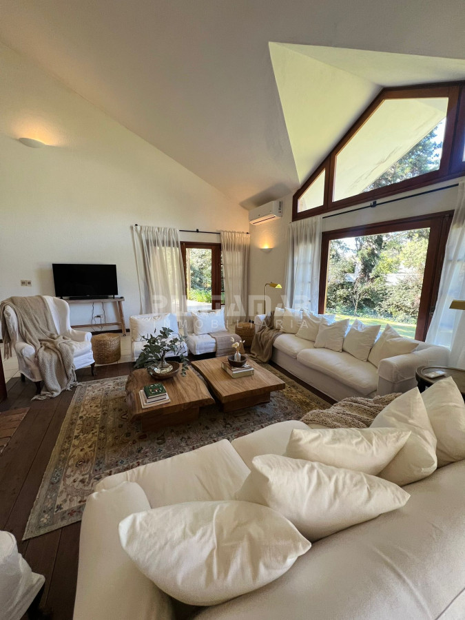 Casa ID.212432 - ALQUILER  CASA DE 3 DORMITORIOS EN SUITE EN SAN RAFAEL CON PISCINA