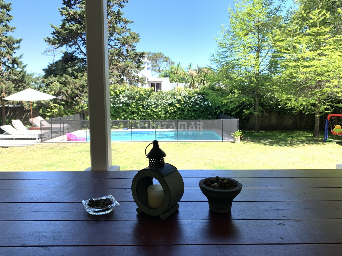 Casa ID.210729 - ALQUILER DE CASA EN LA BARRA 4 DORMITORIOS EN SUITE CON PISCINA
