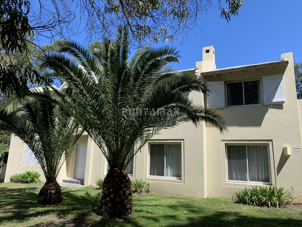 Casa ID.210729 - ALQUILER DE CASA EN LA BARRA 4 DORMITORIOS EN SUITE CON PISCINA