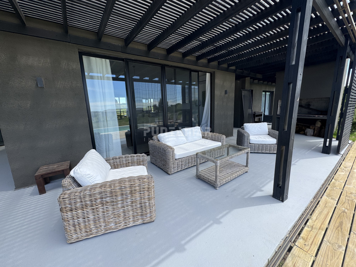 Casa ID.211933 - CASA EN VENTA Y ALQUILER EN PUEBLO MIO , 4 DORMITORIOS, PISCINA