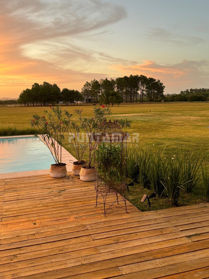 Casa ID.213803 - ALQUILER HERMOSA CASA DE 4 DORMITORIOS EN BARRIO PRIVADO EL QUIJOTE 