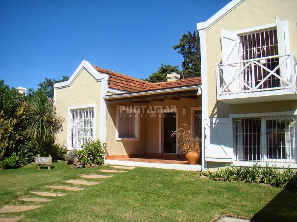 Casa ID.213065 - CASA DE 4 DORMITORIOS EN LA MEJOR ZONA DE LA BARRA