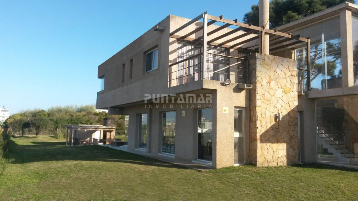 Casa ID.210709 - ALQUILER MODERNA CASA RINCON DEL INDIO 3 DORM Y PISCINA