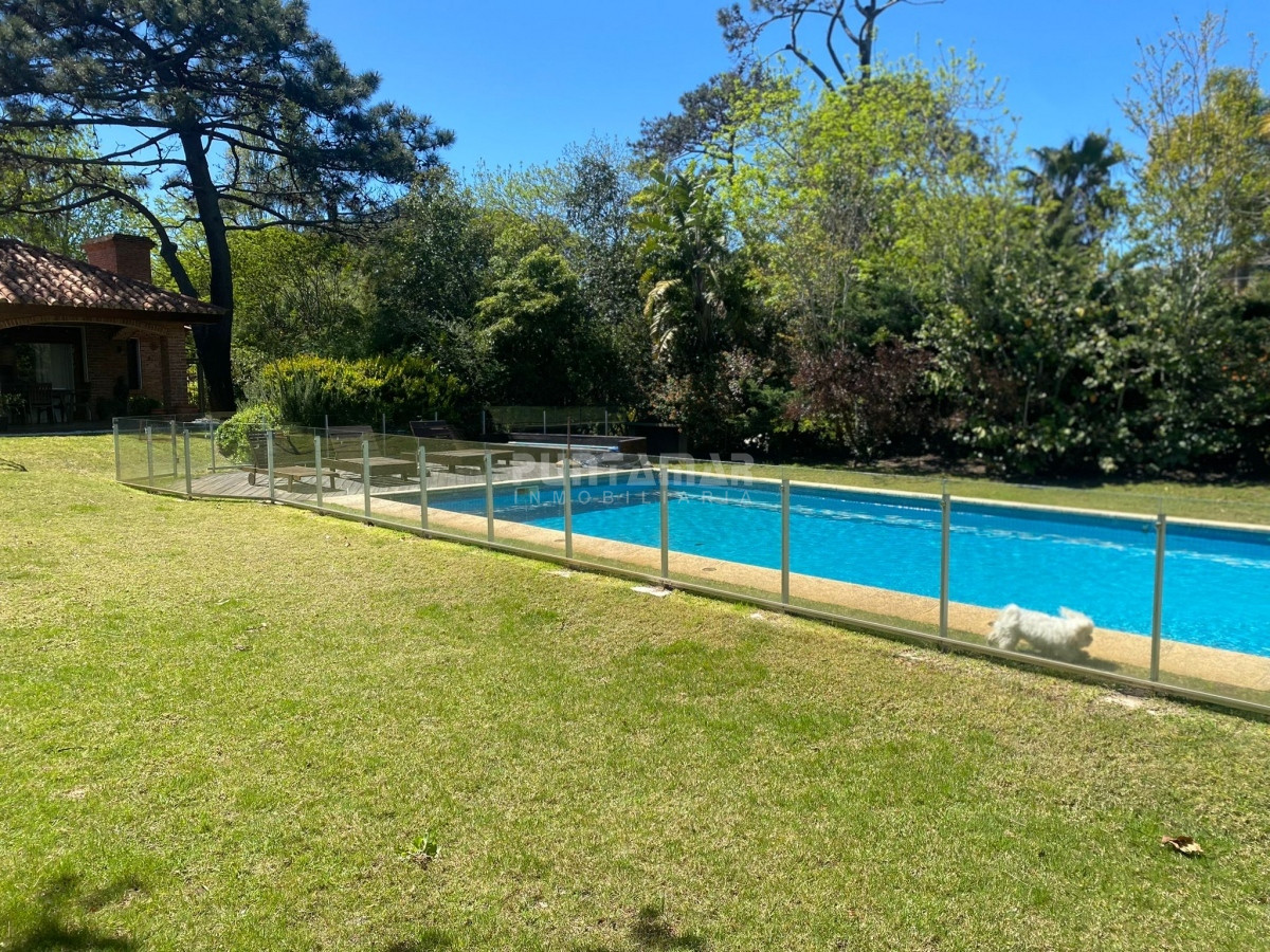 Casa ID.212158 - CASA DE 5 DORMITORIOS CON PISCINA EN PUNTA DEL ESTE!