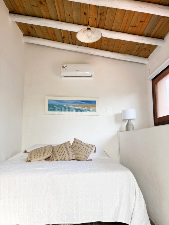 Casa ID.213421 - AMPLIA CASA DE 4 DORMITORIOS EN EL CORAZON DE LA BARRA 