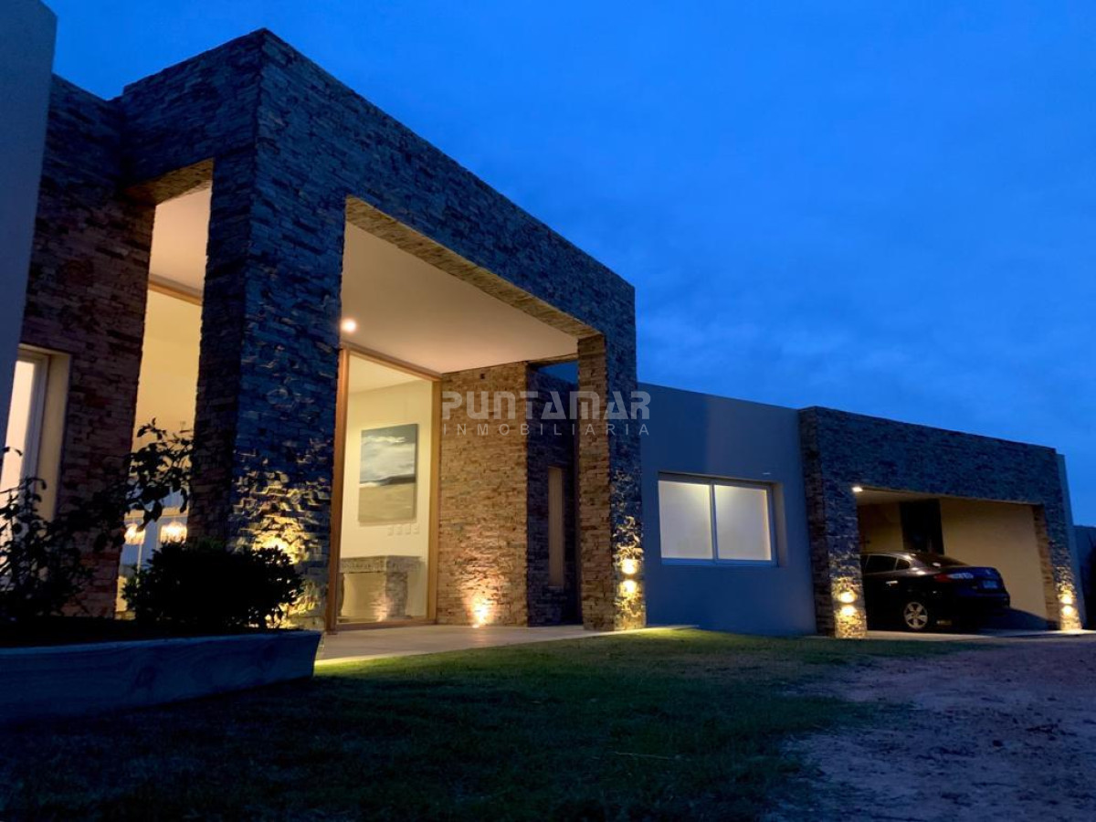Casa ID.211900 - Casa en alquiler barrio cerrado Pueblo Mio
