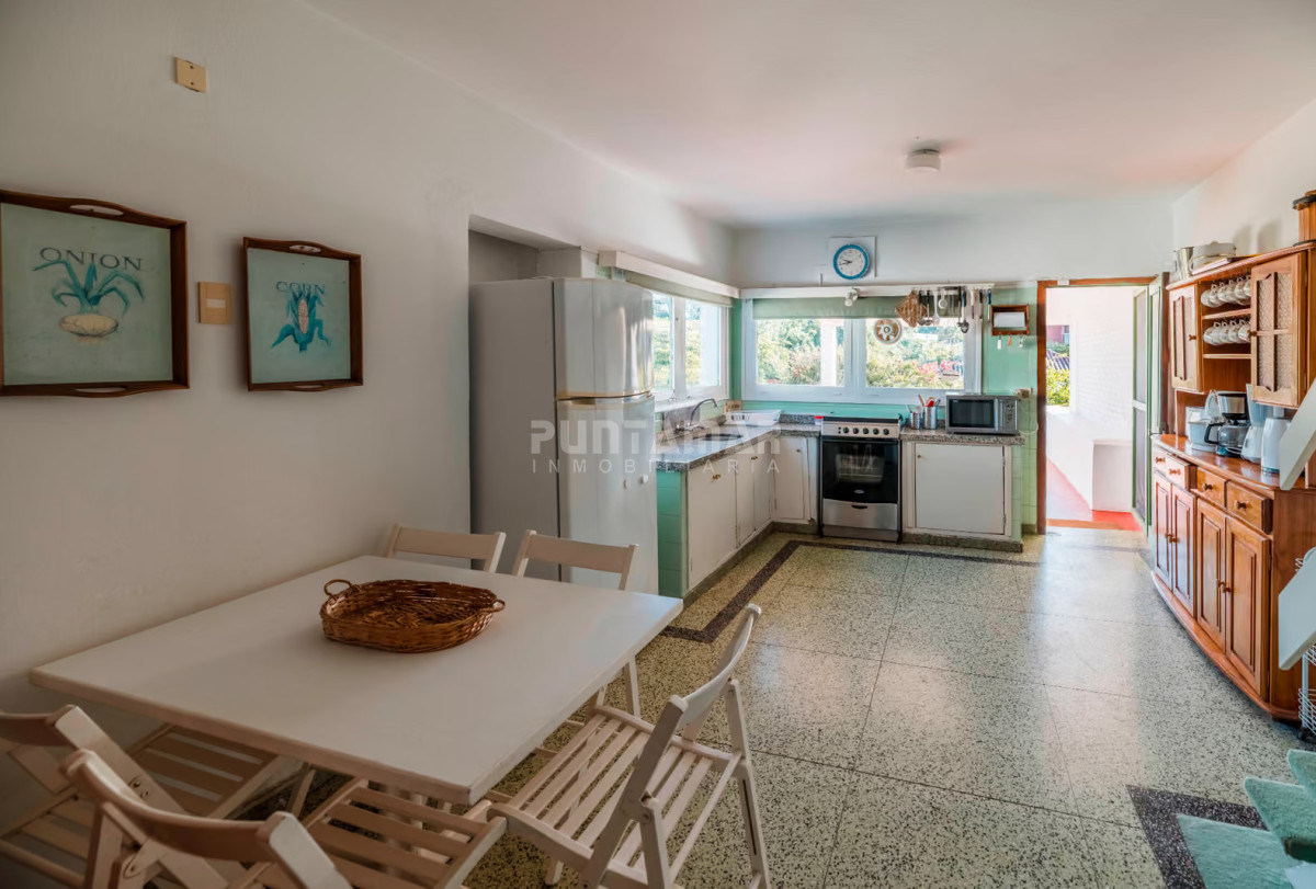 Casa ID.210549 - CASA DE 6 DORMITORIOS FRENTE AL  MAR EN LA MANSA