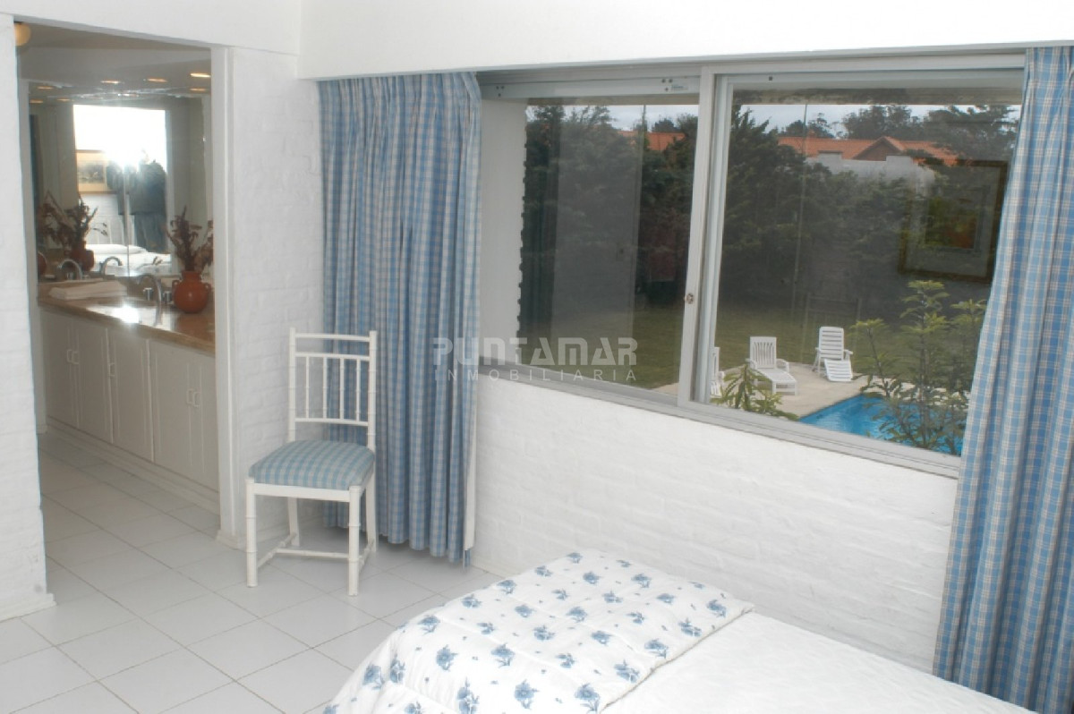 Casa ID.210548 - Espectacular casa de 8 dormitorios con piscina frente al mar!